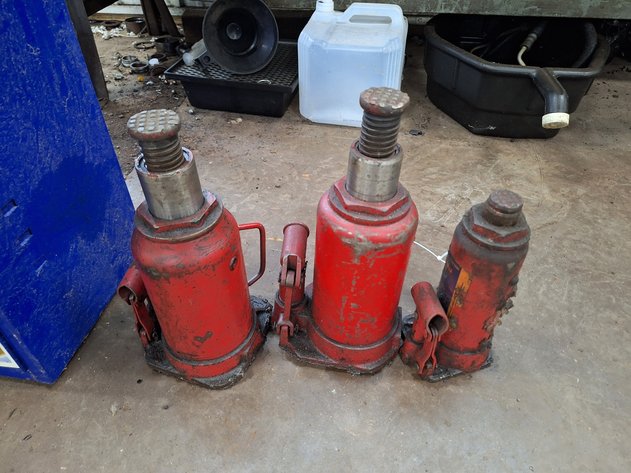 Image for 3 Bottle Jacks