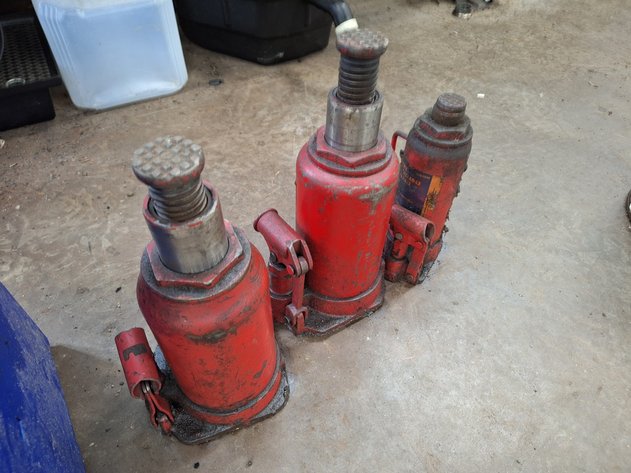 Image for 3 Bottle Jacks
