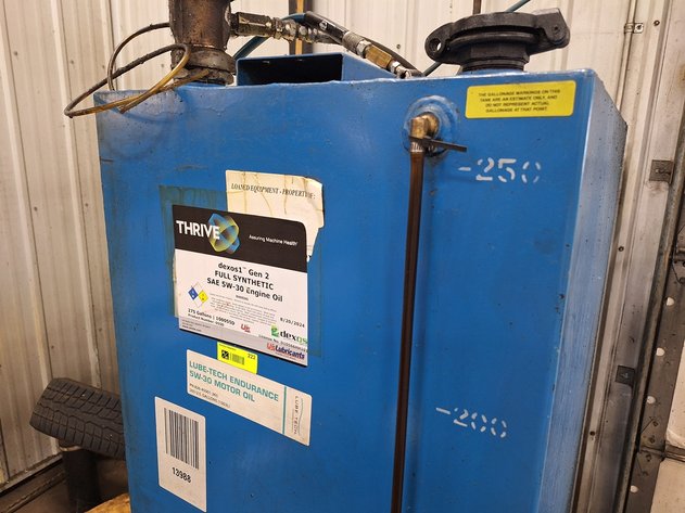 Image for Metal 250 Gallon Oil Tank with Pump and Related, Unknown 5W-30 Oil Quantity