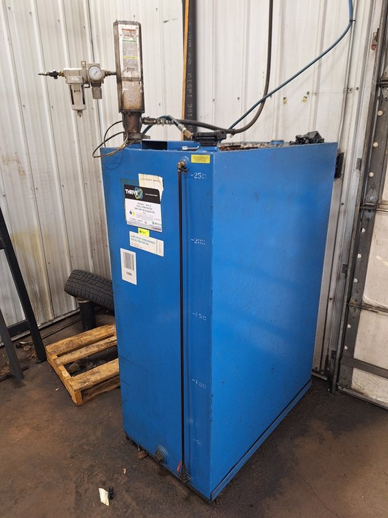 Metal 250 Gallon Oil Tank with Pump and Related, Unknown 5W-30 Oil Quantity