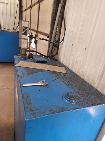 Image for Metal 250 Gallon Oil Tank with Pump and Related, Unknown OW-20 Oil Quantity