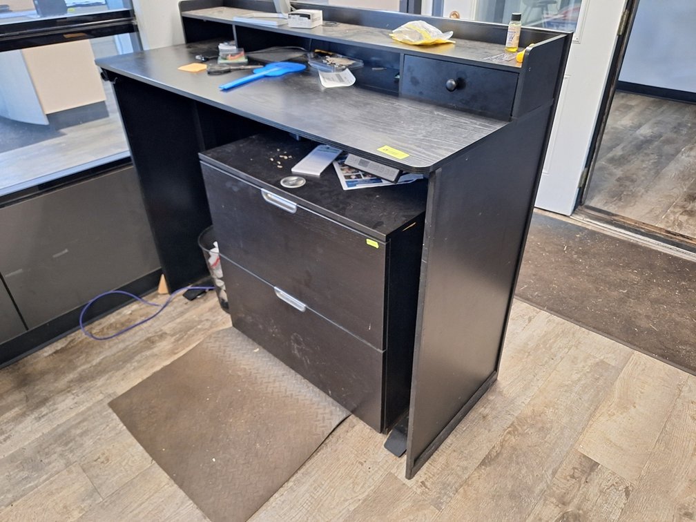 Sit to Stand Service Desk, 55"x24"x42"