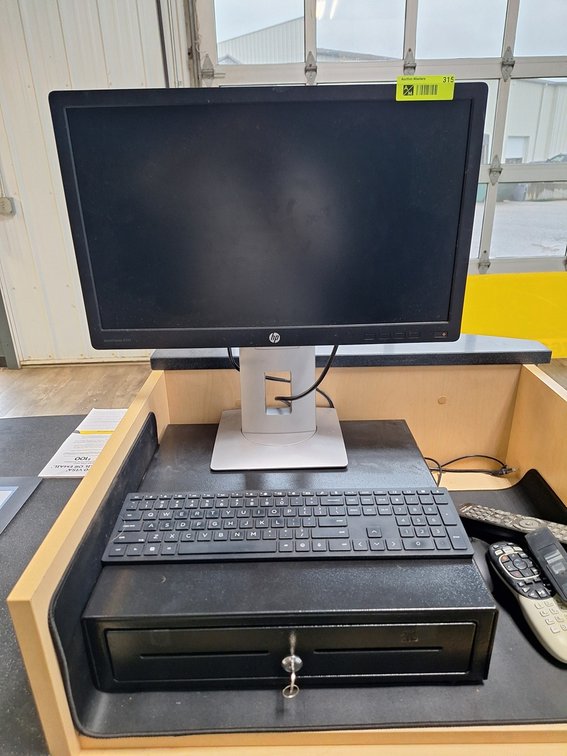 Elite Display E222 Monitor and Keyboard