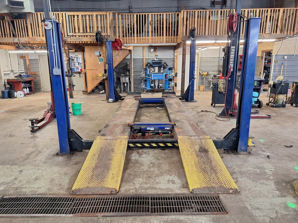 Quad Rack 4-Post 14,000 lb. Drive-On Hoist, 208-230V, 1PH