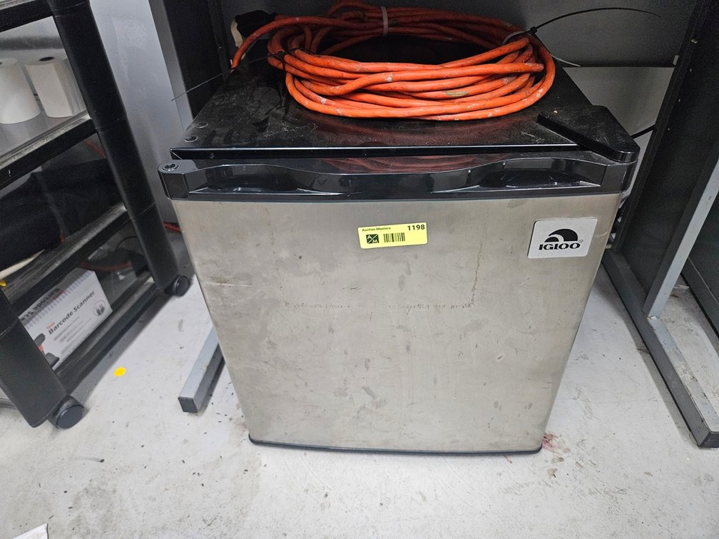 Igloo Mini Refrigerator