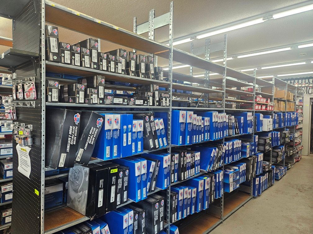 Row of Parts Shelving, 28'x24"x9'