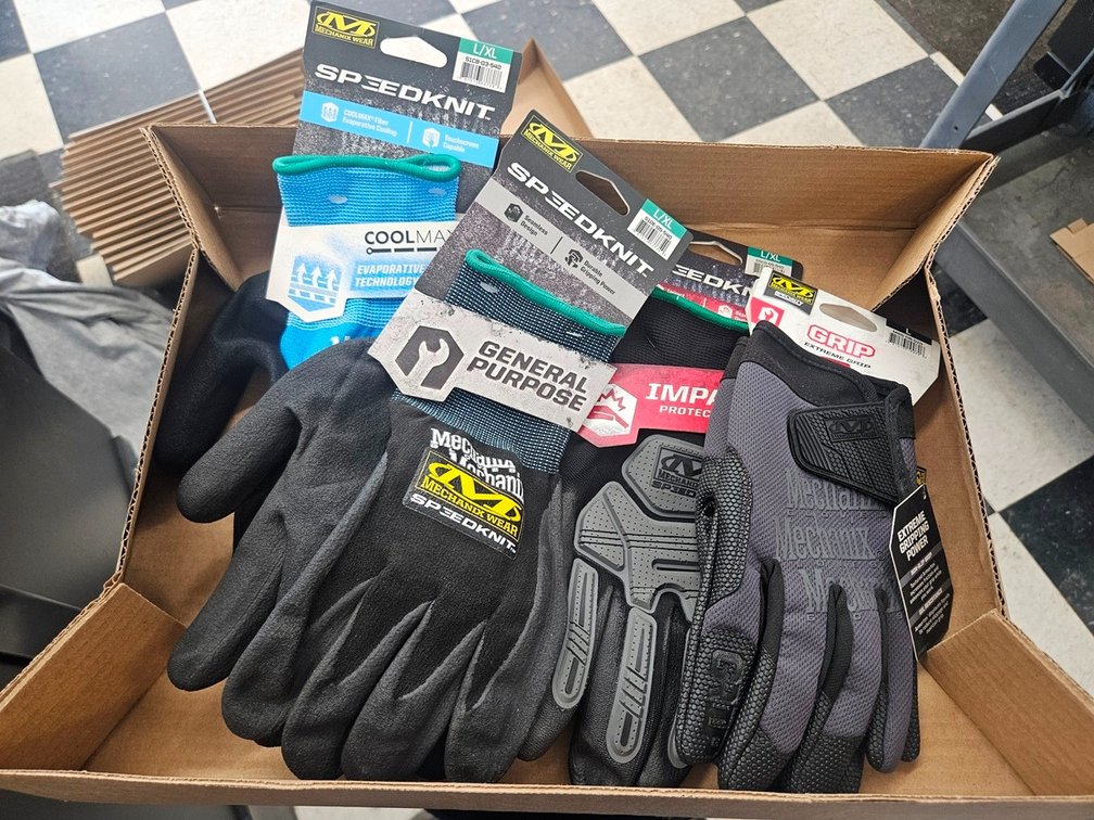4 Pair Gloves, L/XL