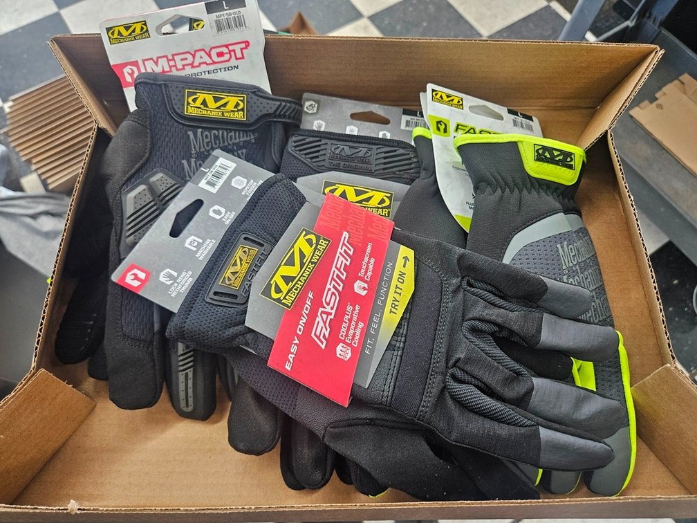 4 Pair Gloves, L