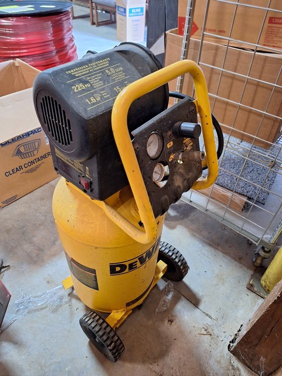 Dewalt D55168 15 Gallon Air Compressor on Wheels, 225 PSI