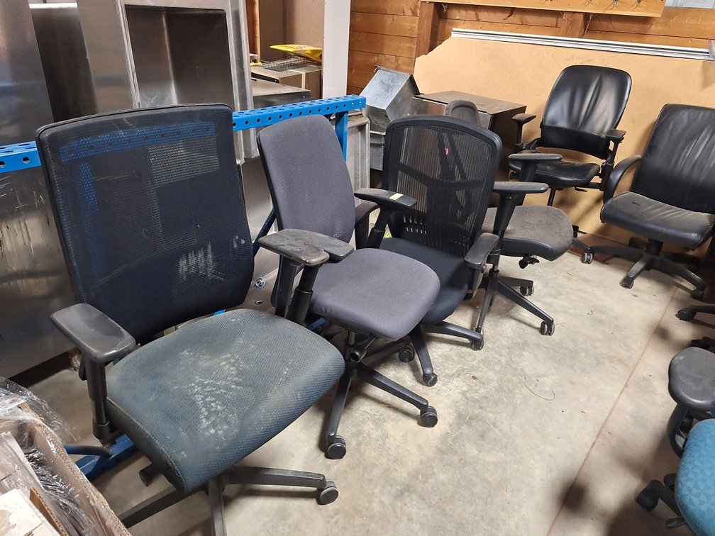 6 Office Chairs on Wheels