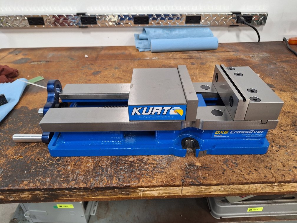 Kurt DX6 6" Crossover Machine Vise, Serial 042487