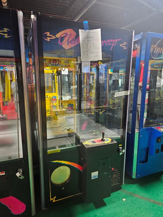 Smart Clean Sweep Crane Game, Serial 250556