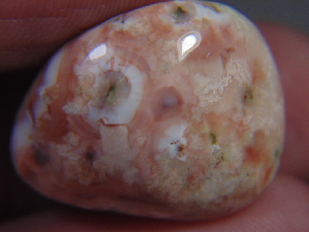 A polished 5.1 gram Thomsonite nugget