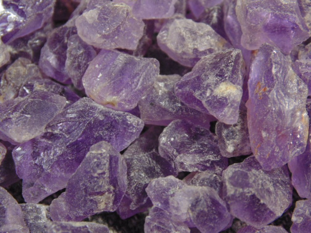An assortment of faceting and cabbing grade Amethyst, 5.3 ozs
