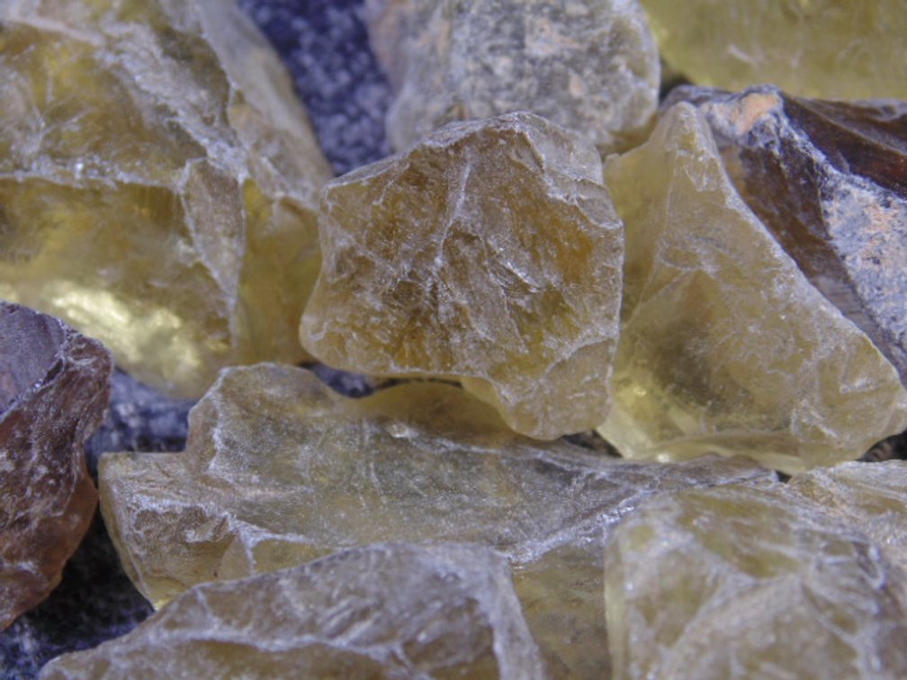 An assortment of faceting and cabbing Lemon Citrine, 7.2 ozs
