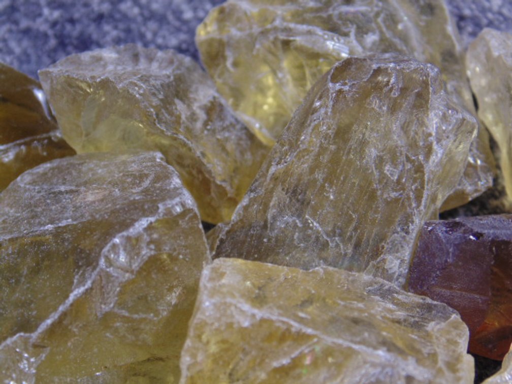 An assortment of faceting and cabbing grade Lemon Citrine, 5.8 ozs