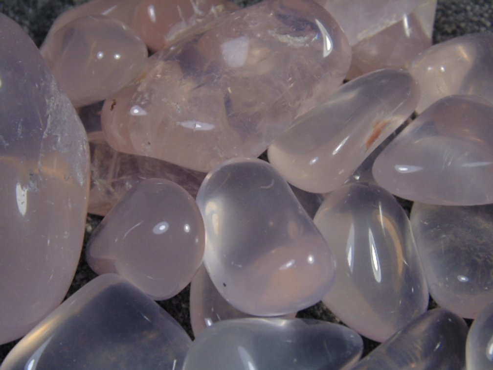 An assortment of faceting and cabbing grade Rose Quartz, 10.7 ozs