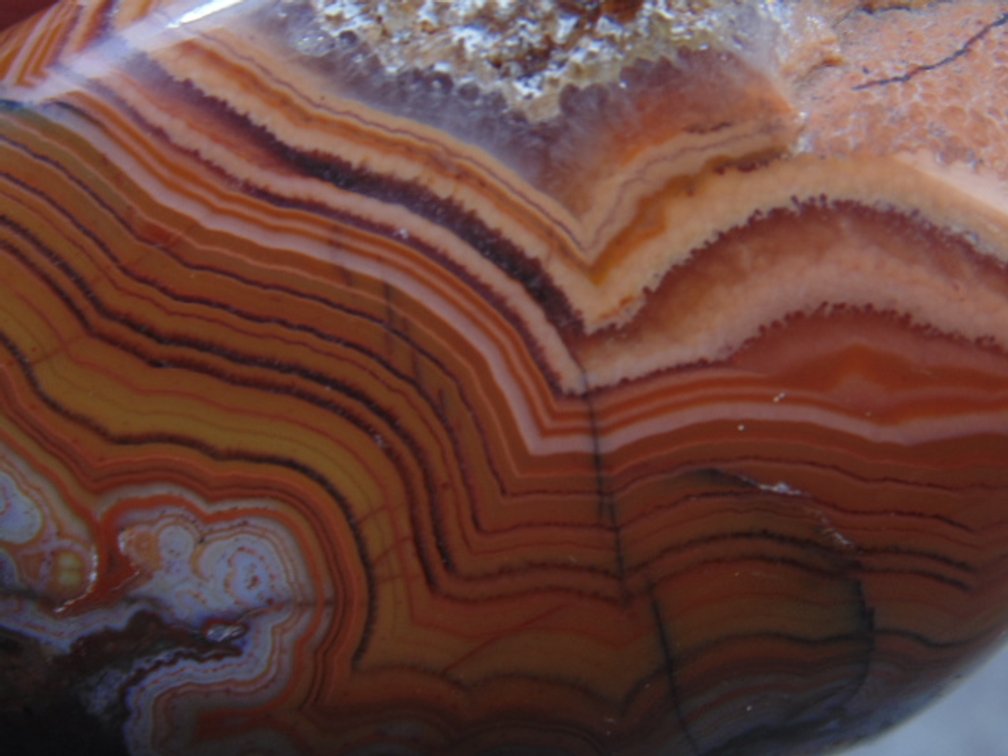 A high quality 3.1 oz face polished Dryhead Agate