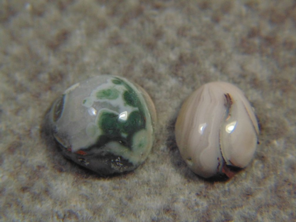 A pair of Copper Replacement Agate cabs, .8 grams