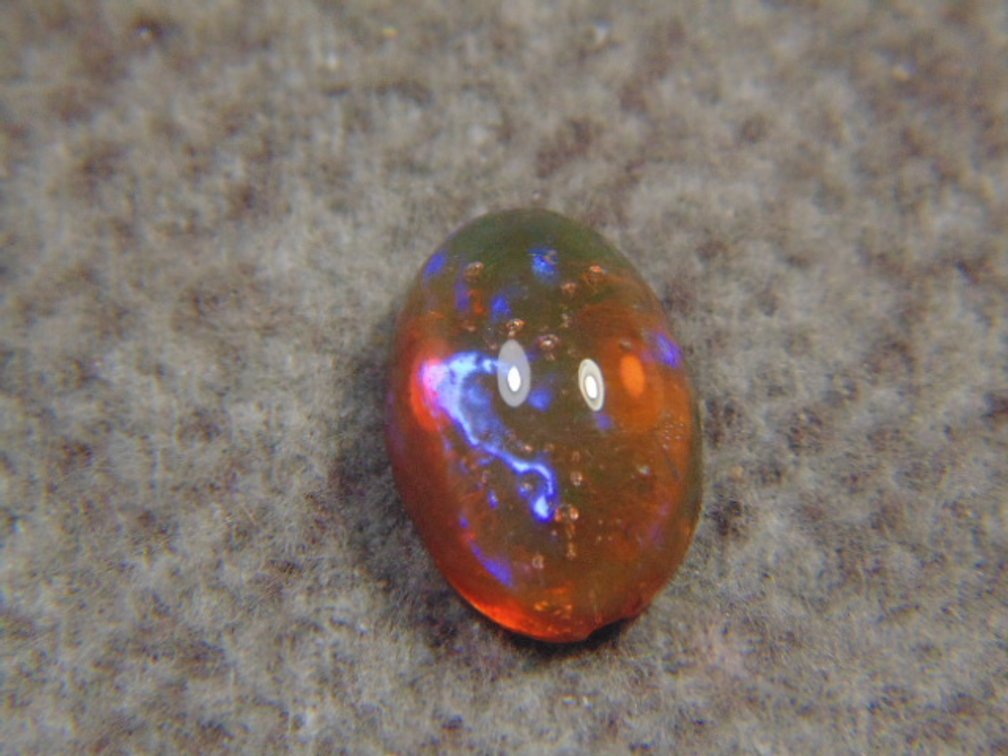 A oval Opal
