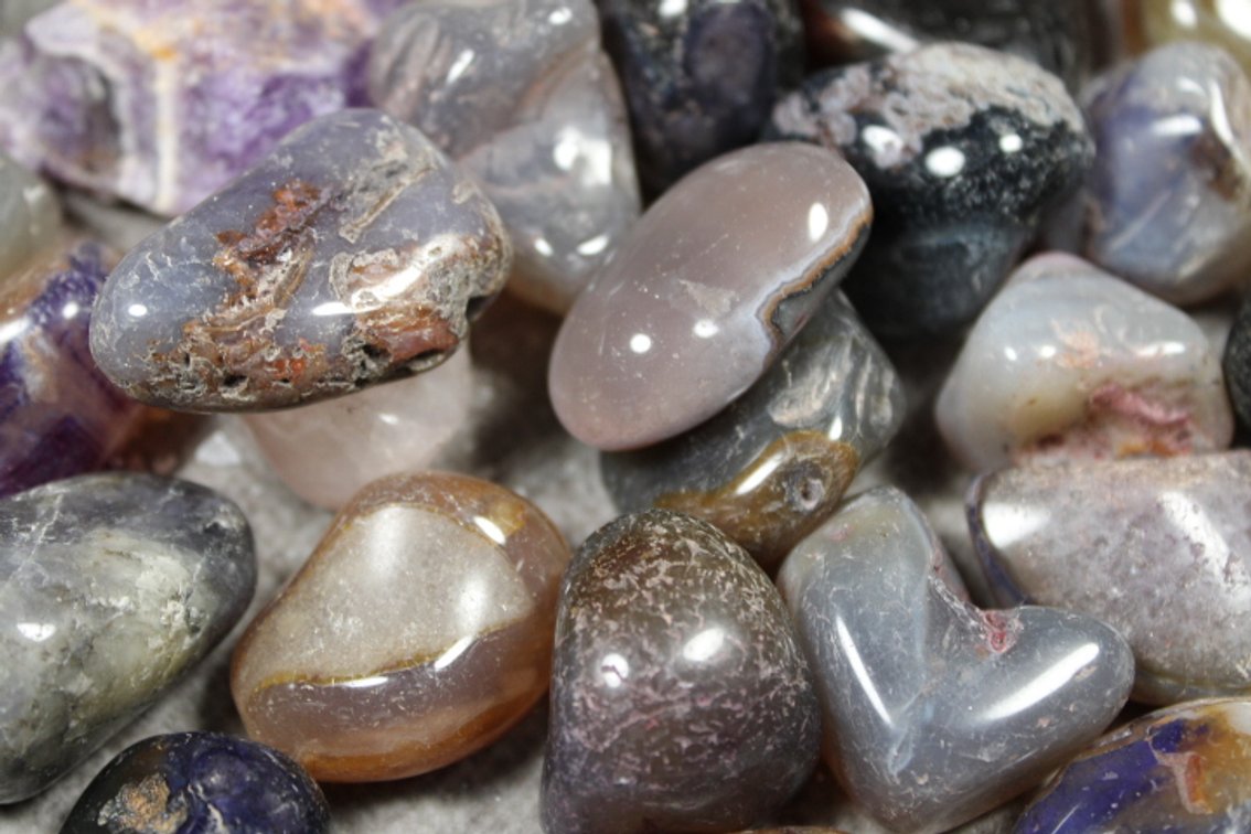 A variety of mixed tumbled stones plus one rough Amethyst, 15.9 ozs