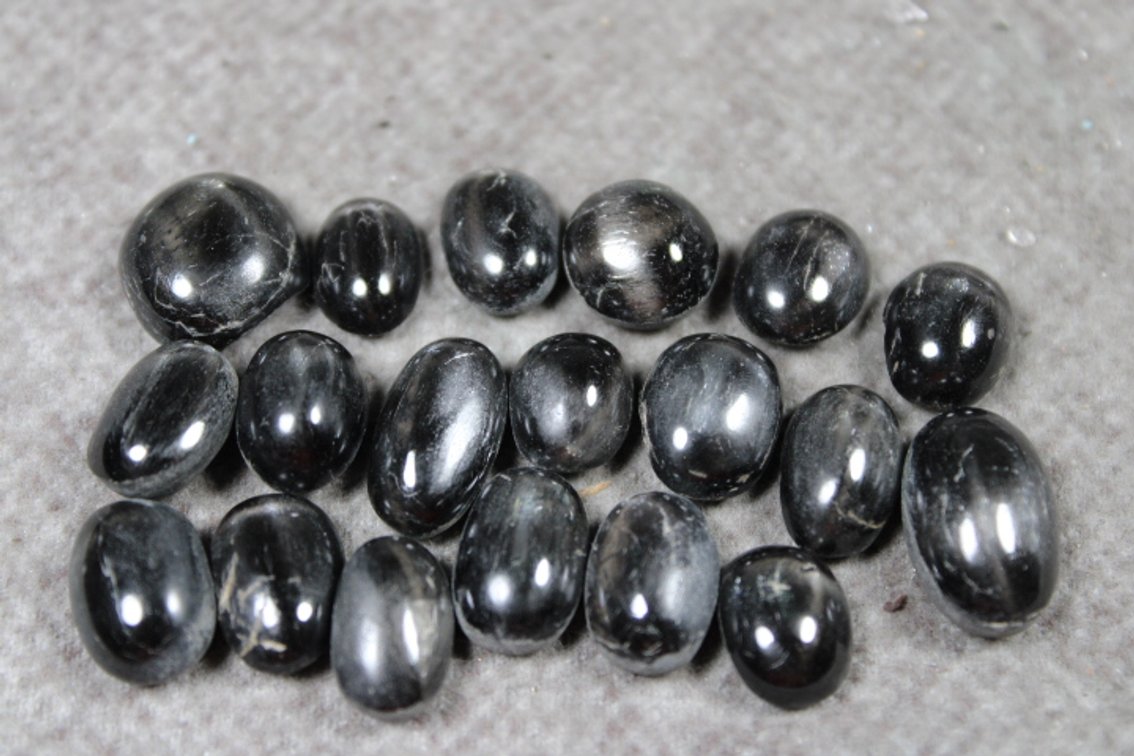 Several Black Sapphire cabs