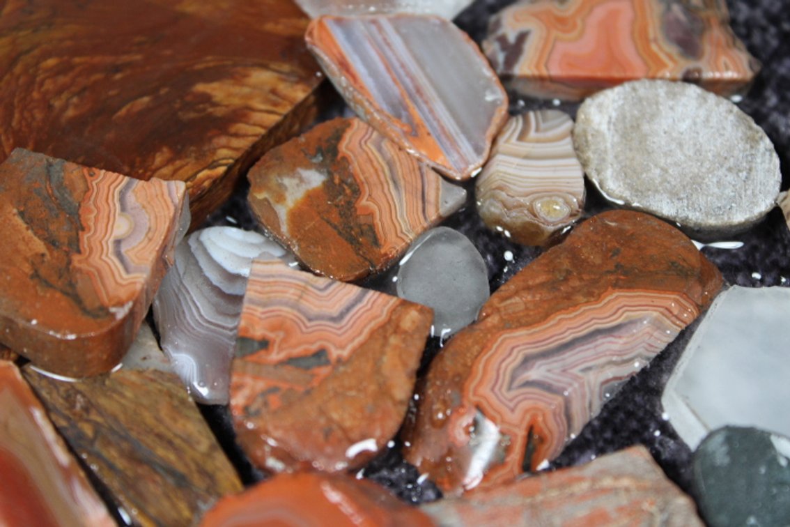 An assortment of slabs, mostly Agate, 5.9 ozs
