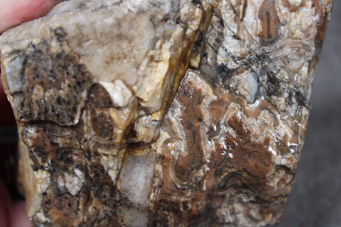 A 1 lb 10 oz piece of Canadian Agate