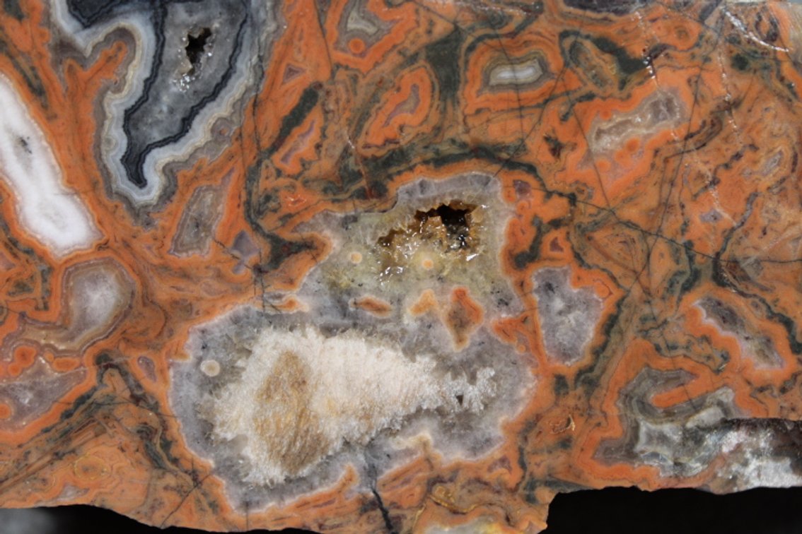 A 3 lb 13 oz piece of Canadian Agate
