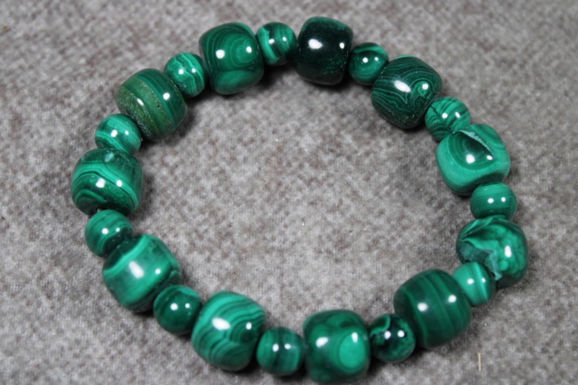 A 9" Malachite beaded bracelet