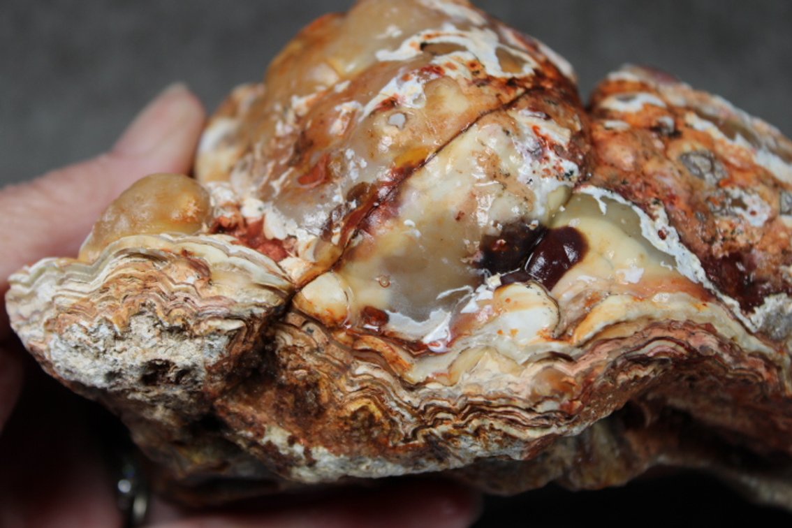 A 2 lb 15 oz Mexican Lace Agate