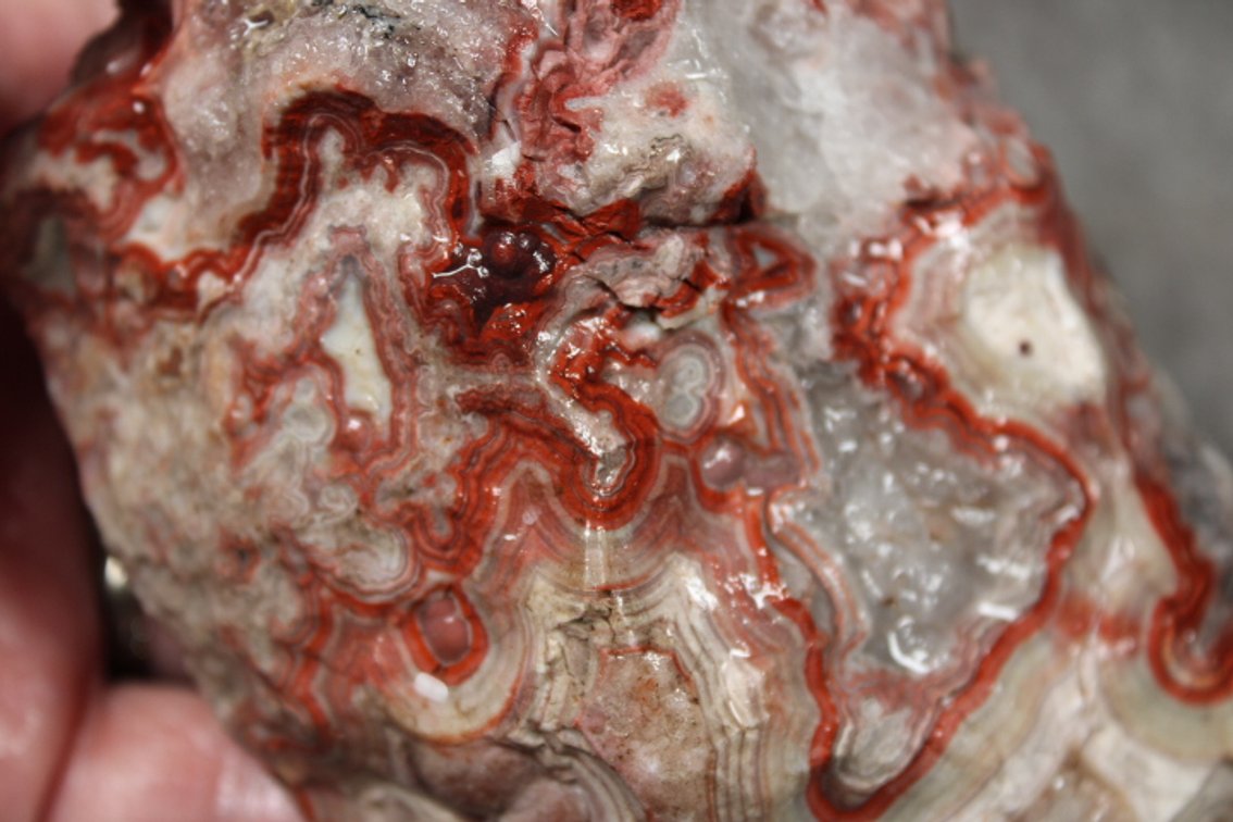 A 1 lb 12 oz Mexican Lace Agate