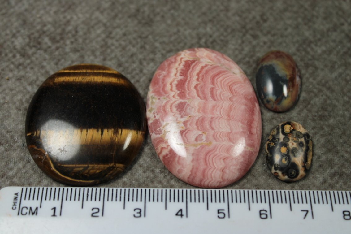 An assortment of 4 cabochons