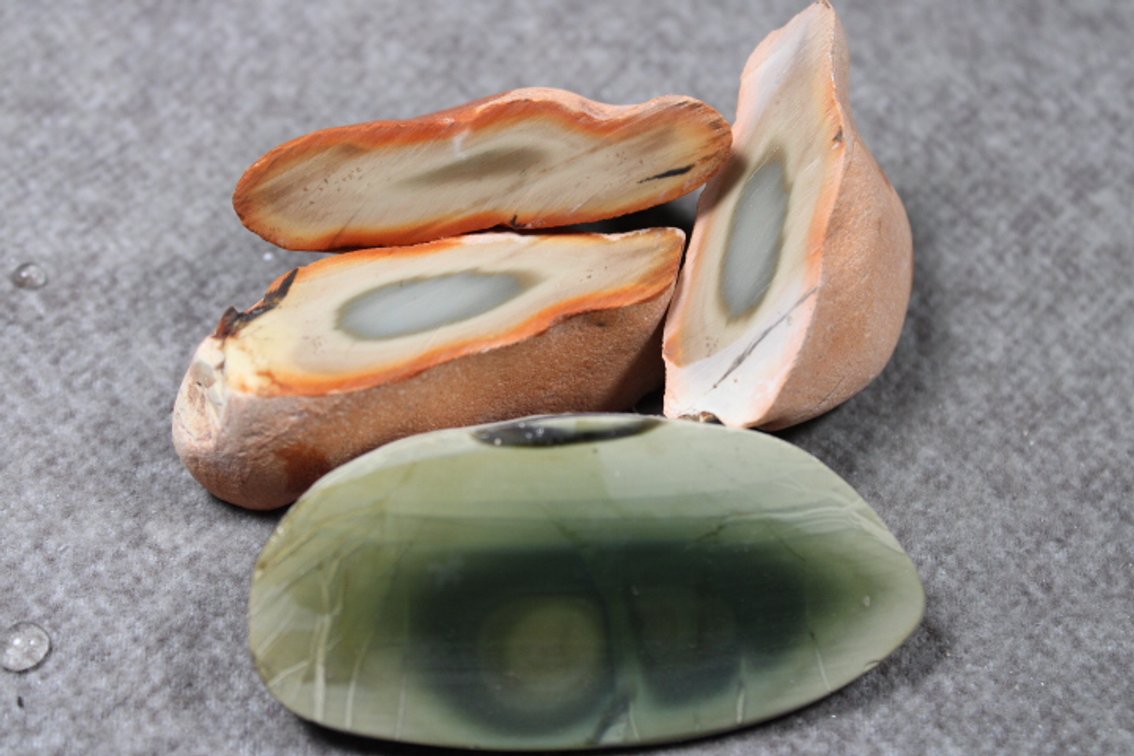 Four halves of Royal Imperial Jasper, 3.8 ozs