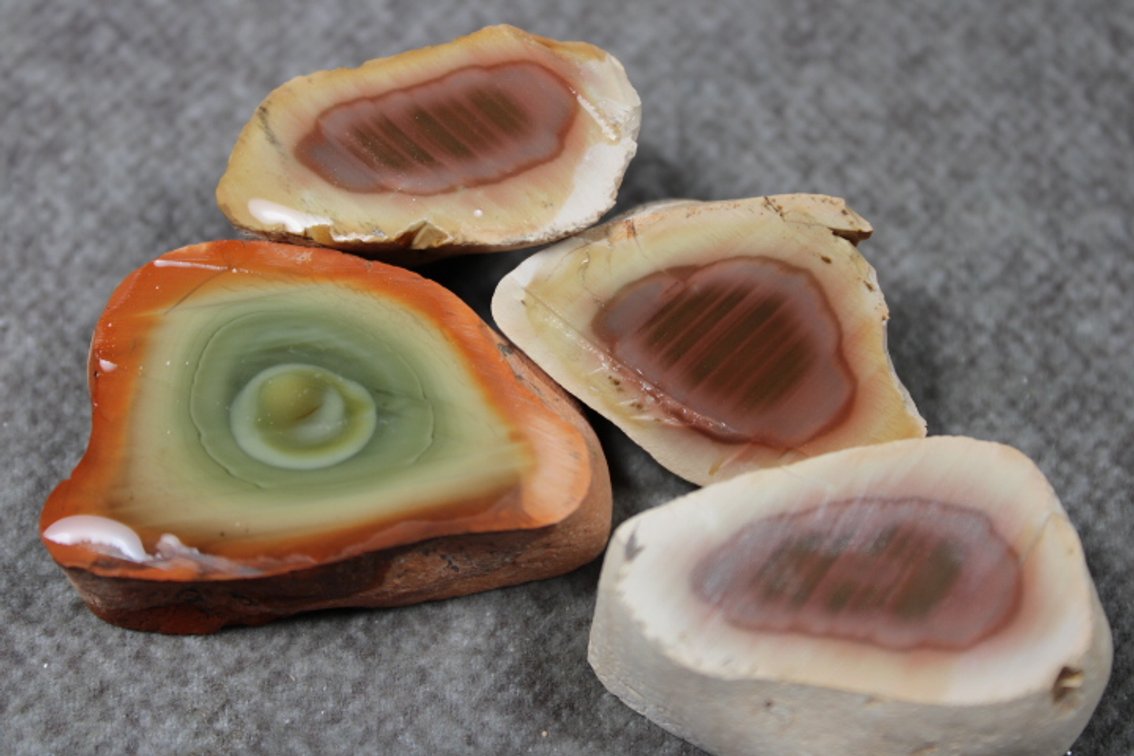 Four halves of Royal Imperial Jasper, 2.6 ozs