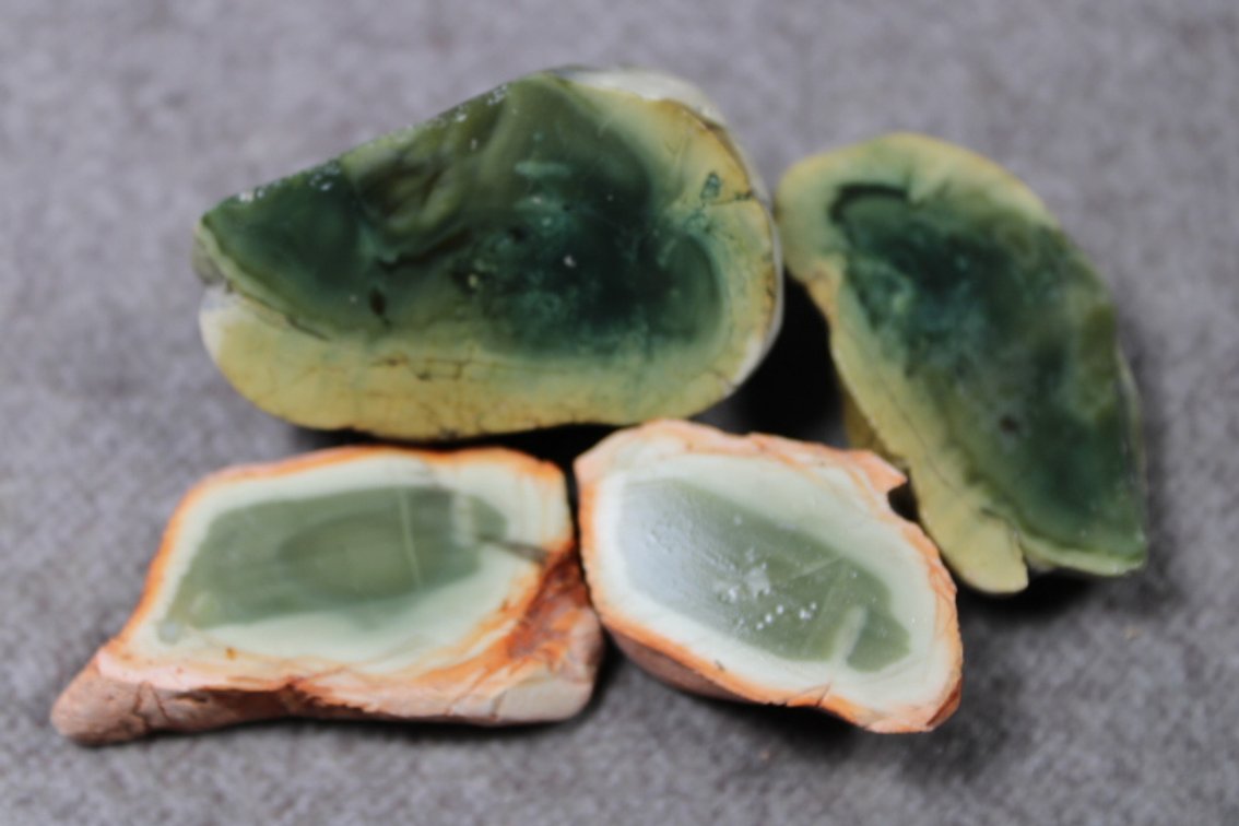 Four halves of Royal Imperial Jasper, 3.7 ozs