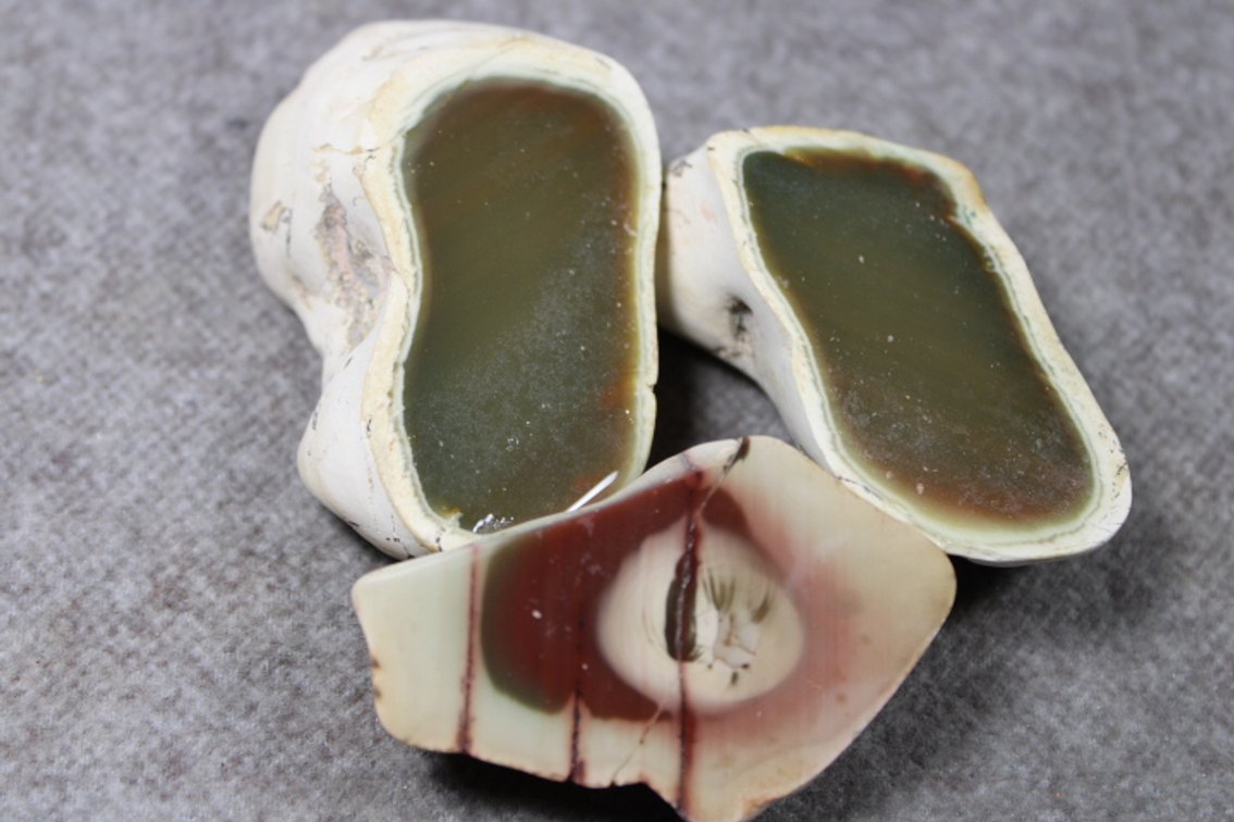 Three halves of Royal Imperial Jasper, 6.3 ozs