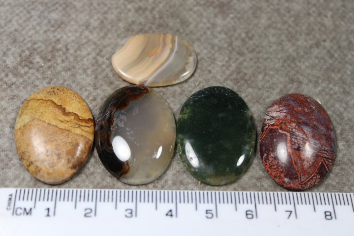 An assortment of five cabochons