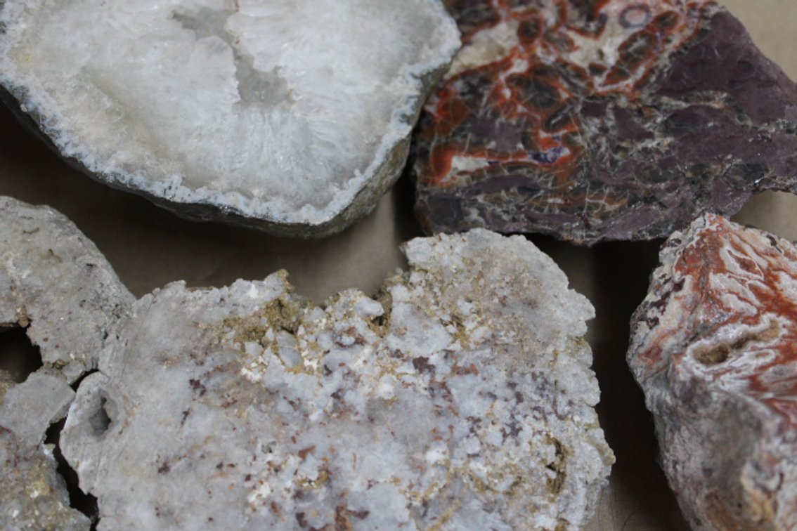 A 7 lb flat of Misc stones