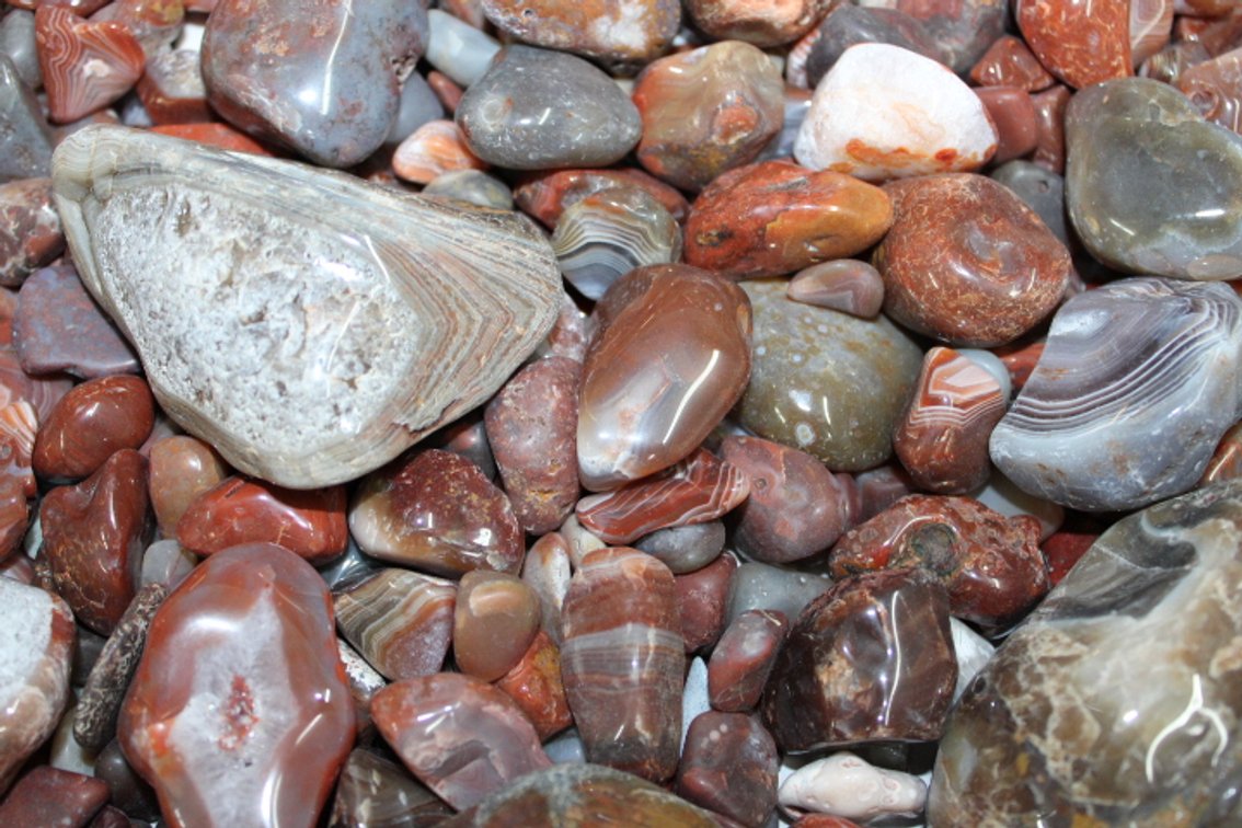 A 9 lb 8 oz flat of polished Lake Superior Agates