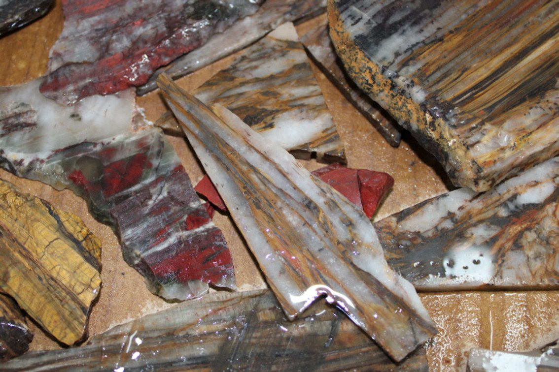 A 2 lb flat of Binghamite/Silkstone slabs