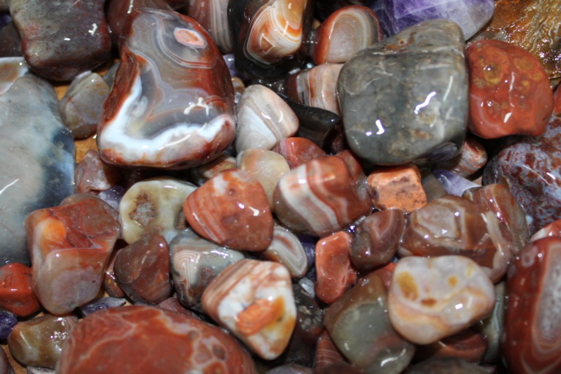 A 10 lb flat of mostly Lake Superior Agates