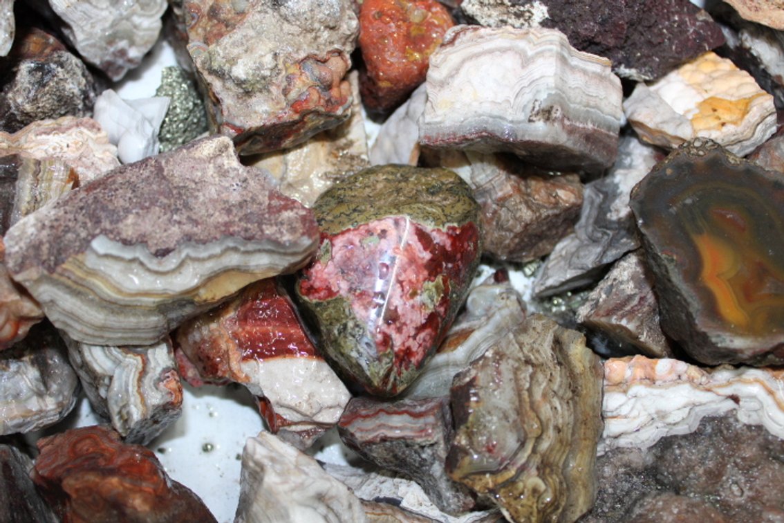 A 12 lb flat of mostly Mexican Lace Agate