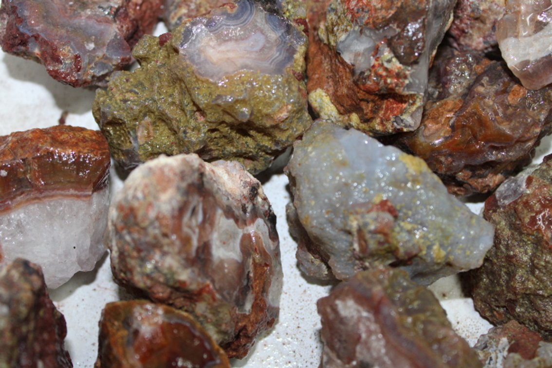 A 9 lb 8 oz flat of Mexican Agate