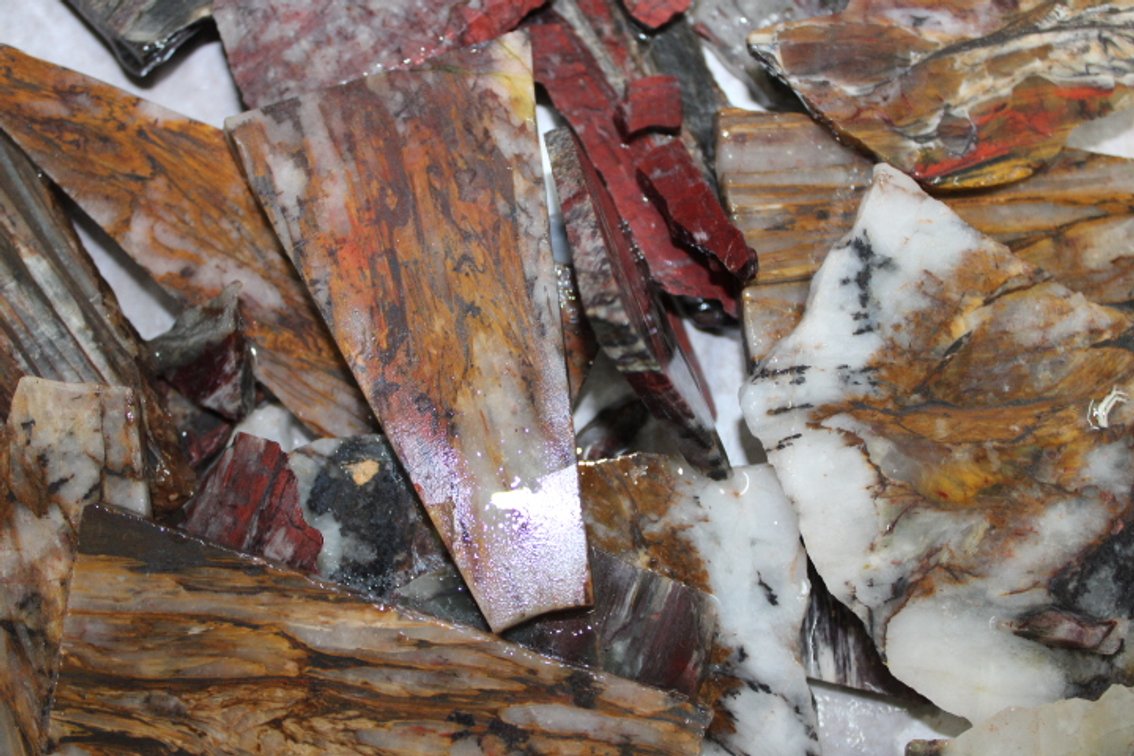 A 3 lb flat of Binghamite/Silkstone slabs