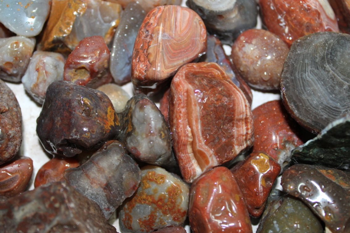 A 8 lb flat of rough and polished Lake Superior Agates