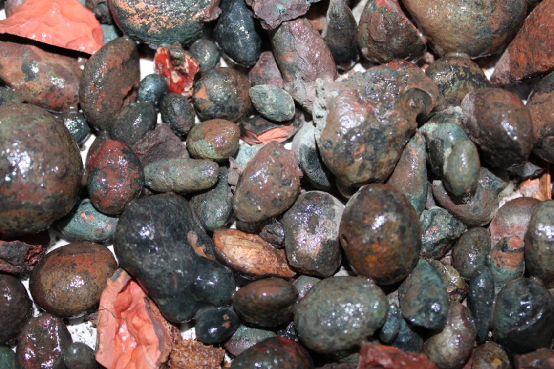 A 4 lb 4 oz flat of Paradise Beach Agate nodules
