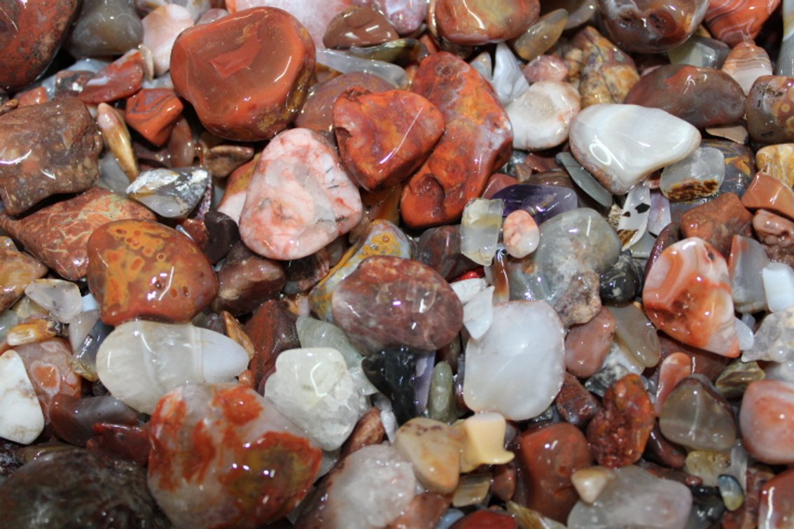 A 10 lb flat of mostly Lake Superior Agates. The agates have gone through the first stage of tumbling giving them a satin finish. They can either be left as is or put back into the tumbler for a high polish