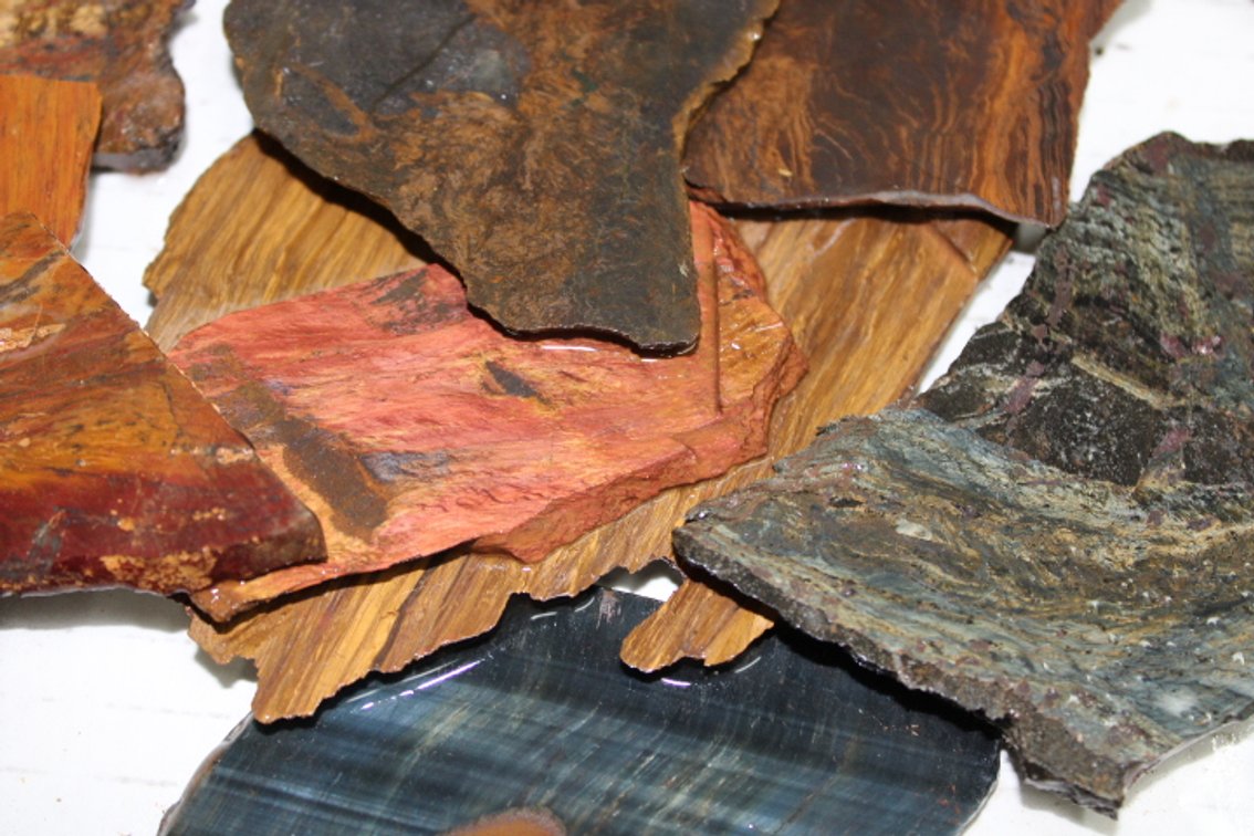 A 2 lb 3 oz flat of Binghamite/Silkstone slabs