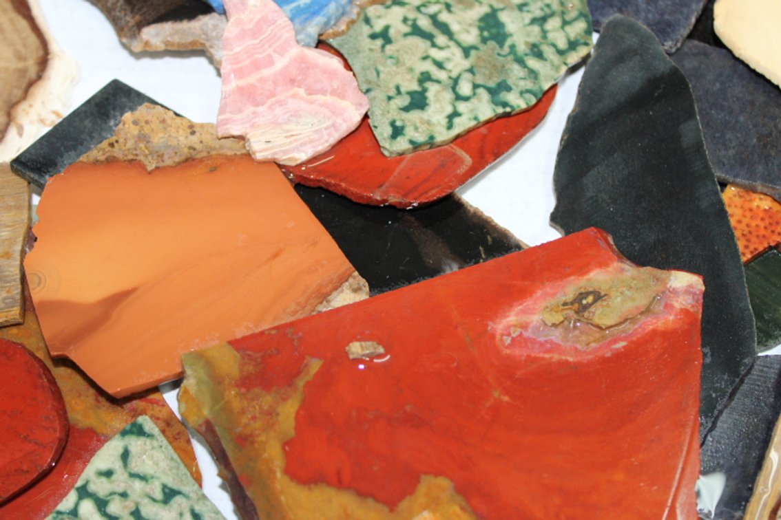 A 3 lb flat of Misc slabs